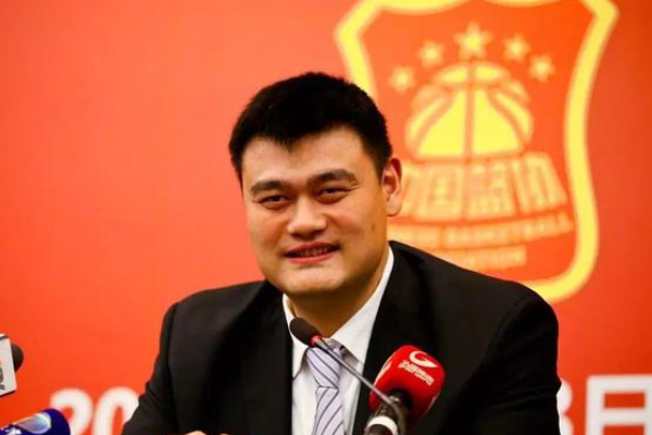 中國籃協(xié)現(xiàn)任主席是誰？
